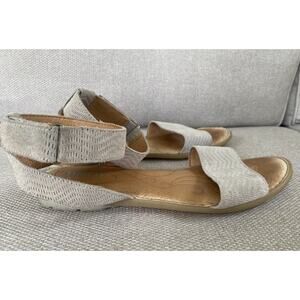 Born Womens 8M Light Tan Tegal Ankle Strap Casual Open Toe Sandals Shoes